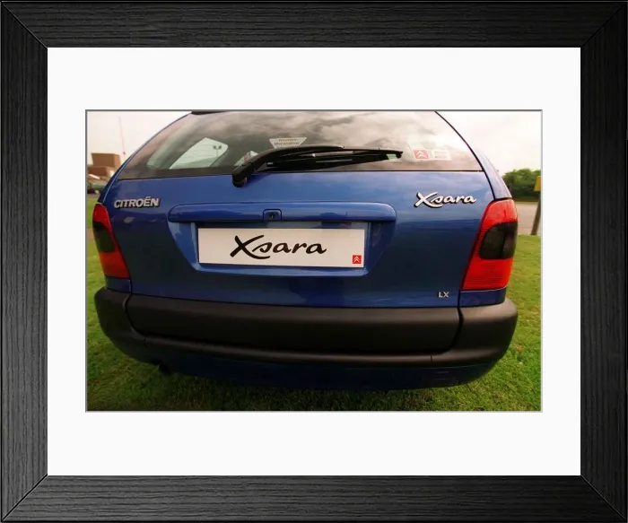 Framed Print : Blue Citroen Xsara Estate 1998 back view of car Framed Print : Blue Citroen Xsara Estate 1998 back view of car