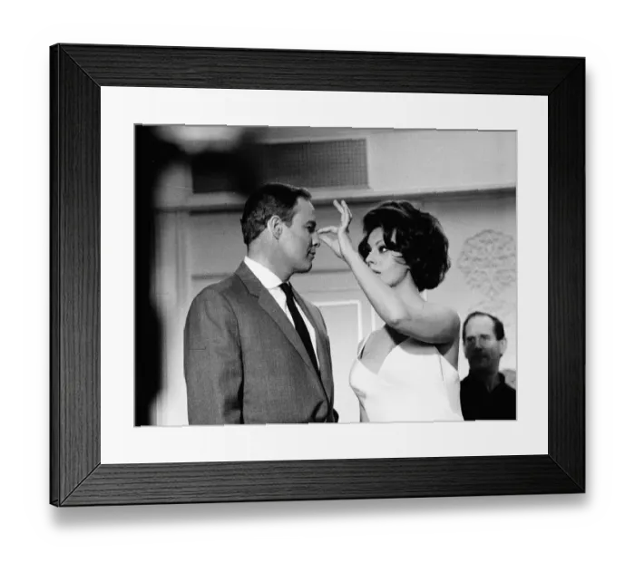 Framed Print : Sophia Loren Actress with Marlon Brando during the film directed by Charlie Chaplin