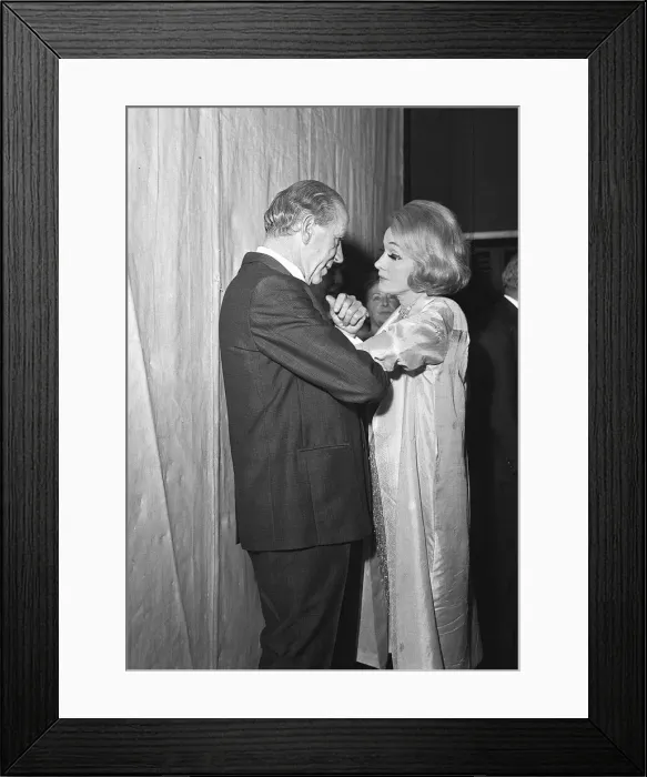 Framed Print : Marlene Dietrich with Matt Busby Framed Print : Marlene Dietrich with Matt Busby