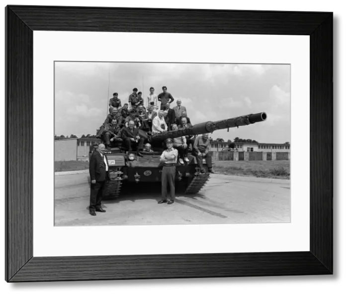 Framed Print : McDougall family In the 4th and 7th royal Dregoon guards a Yorkshire Armoured Regiment Framed Print : McDougall family In the 4th and 7th royal Dregoon guards a Yorkshire Armoured Regiment