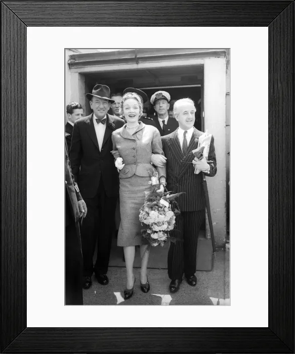 Framed Print : Marlene Dietrich at London Airport Framed Print : Marlene Dietrich at London Airport