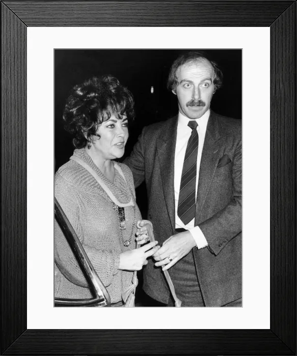 Framed Print : Elizabeth Taylor actress arrives at her London home in Cheyne Gardens Framed Print : Elizabeth Taylor actress arrives at her London home in Cheyne Gardens