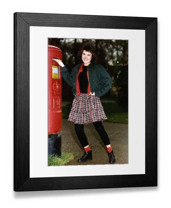 Framed Print : Gillian Kearney, actress from the TV programme Brookside. November 1987
