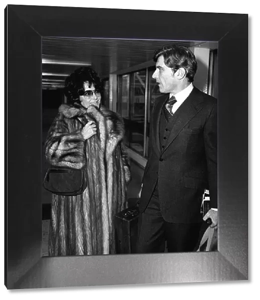 Elizabeth Taylor with husband John Warner in London December 1977 arriving
