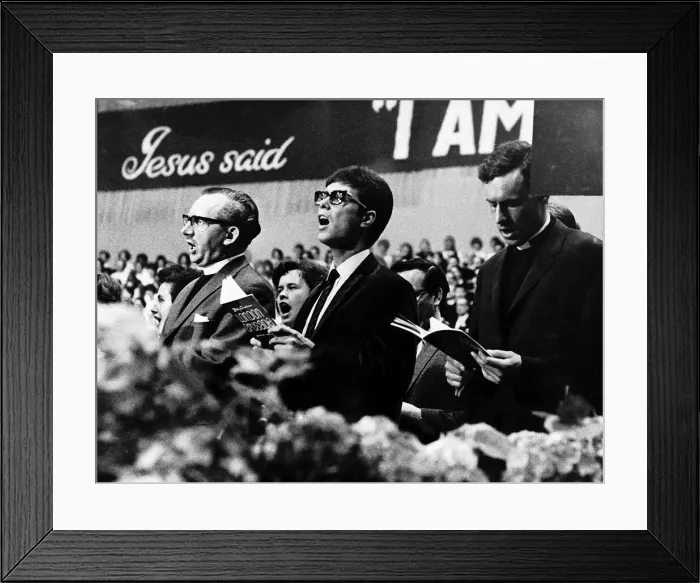 Framed Print : Cliff Richard sings for Billy Graham at a Christian rally in Earls Court
