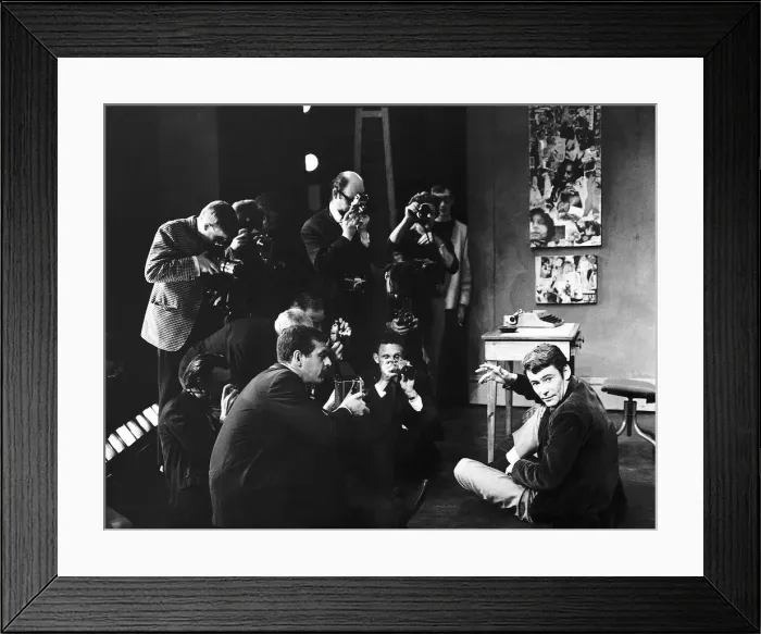 Framed Print : Peter O Toole Actor faces a barrage of cameras during a photo call for his new play Framed Print : Peter O Toole Actor faces a barrage of cameras during a photo call for his new play