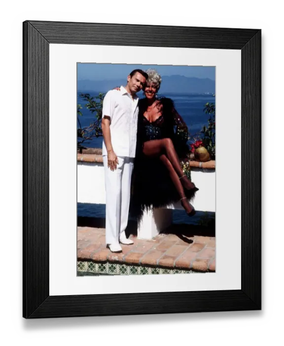 Framed Print : Actress Julie Goodyear with her husband Richard Skrob enjoying an exotic first Framed Print : Actress Julie Goodyear with her husband Richard Skrob enjoying an exotic first