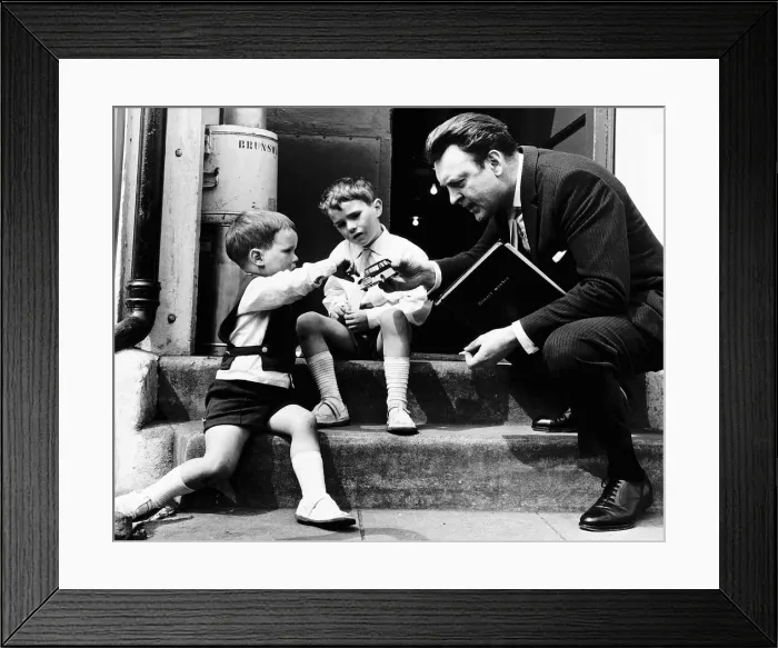 Framed Print : Donald Sinden Actor TVs Our Man at St Mark s