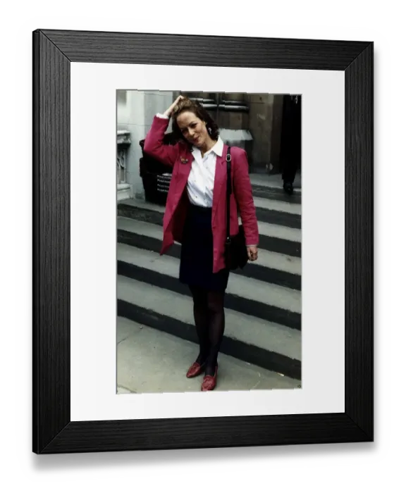 Framed Print : Jenny Seagrove Actress outside the High Court in July 1988