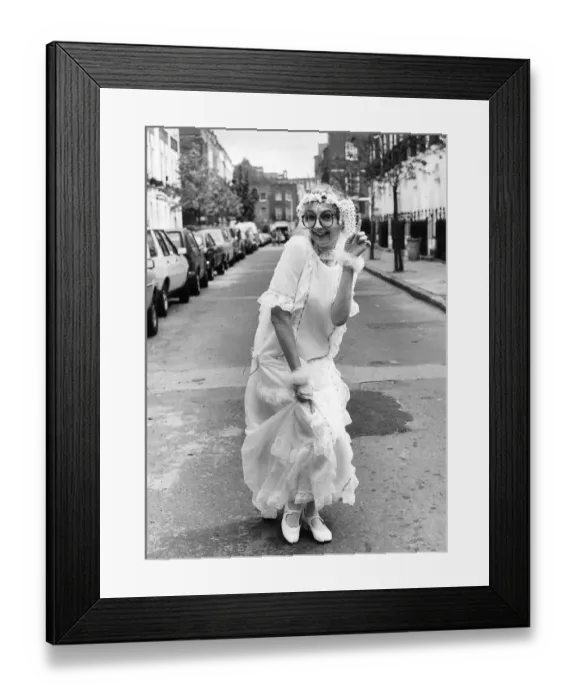 Framed Print : Su Pollard TV actress from Hi-De-Hi in wedding dress in street on Wedding day to Peter