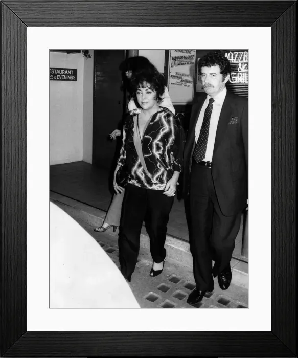 Framed Print : Elizabeth Taylor actress seen leaving a London Jazz bar Framed Print : Elizabeth Taylor actress seen leaving a London Jazz bar