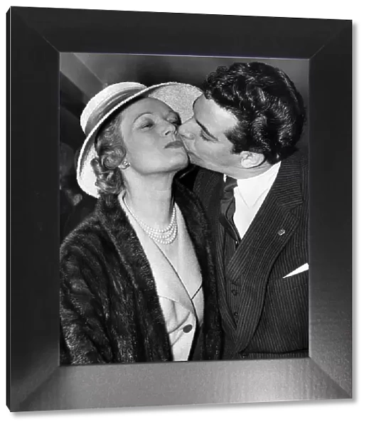 Frankie Vaughan actor gives Anna Neagle a kiss at Variety Awards April 1958