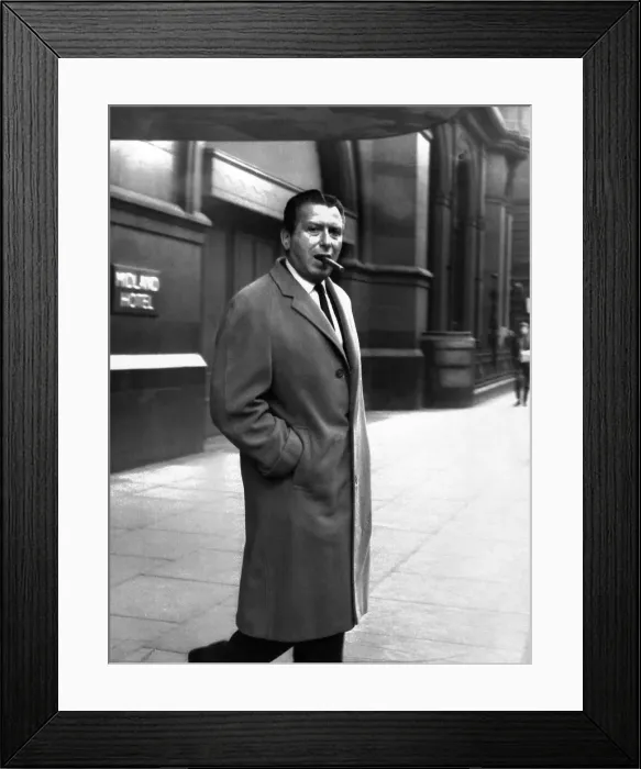 Framed Print : Actor Sir Bernard Delfont arriving at the Palace Theatre, Manchester