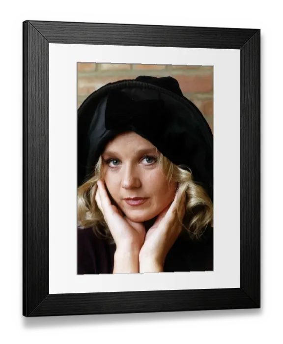 Framed Print : Lisa Maxwell Actress