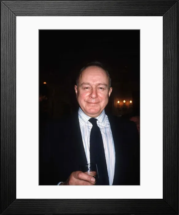 Framed Print : Martin Shaw the actor at the Phoenix Theatre - November 1985 Dbase msi Framed Print : Martin Shaw the actor at the Phoenix Theatre - November 1985 Dbase msi