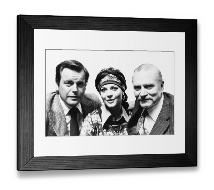 Framed Print : Robert Wagner Actor with wife Natalie Wood Actress and Sir Laurence Olivier Actor Framed Print : Robert Wagner Actor with wife Natalie Wood Actress and Sir Laurence Olivier Actor