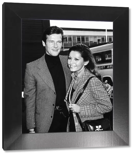 Roger Moore Actor with his wife Luisa - October 1972 at London