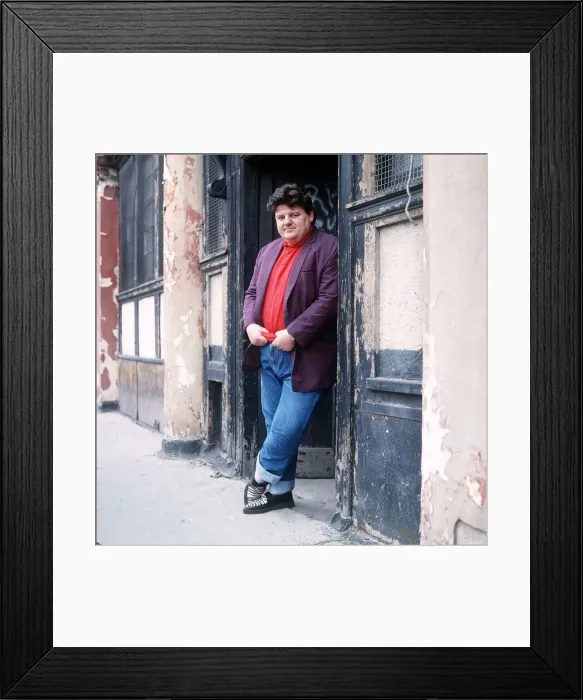 Framed Print : Robbie Coltrane Actor - June 1988 DBASE MSI Framed Print : Robbie Coltrane Actor - June 1988 DBASE MSI