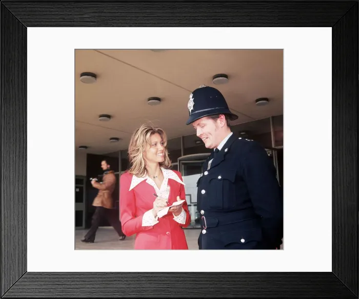 Framed Print : Olivia Newton John singer actress - December 1973 dbase msi Framed Print : Olivia Newton John singer actress - December 1973 dbase msi