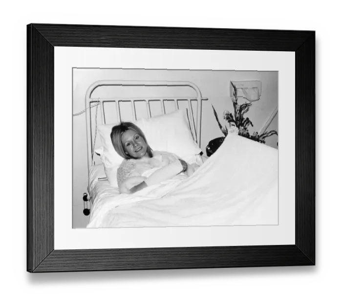 Framed Print : Suzanna Leigh Actress in bed in a Harley Street Clinic after falling off a motorbike Framed Print : Suzanna Leigh Actress in bed in a Harley Street Clinic after falling off a motorbike