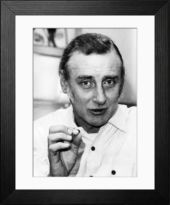 Framed Print : Spike Milligan - July 1972 dbase MSI Framed Print : Spike Milligan - July 1972 dbase MSI