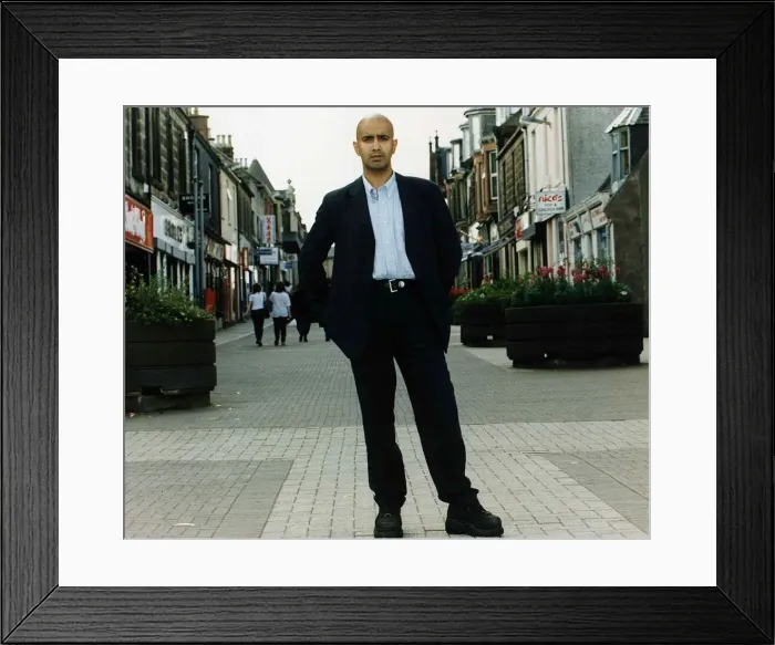 Framed Print : Shan Khan actor in Carluke August 1997 Framed Print : Shan Khan actor in Carluke August 1997