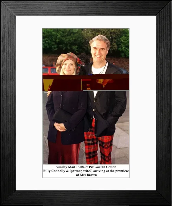 Framed Print : Billy Connolly and wife Pamela August 1997 Framed Print : Billy Connolly and wife Pamela August 1997