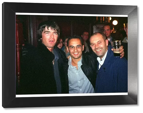 Noel Gallagher and Keith Allen October 1998 share a drink at Jinty McGinty