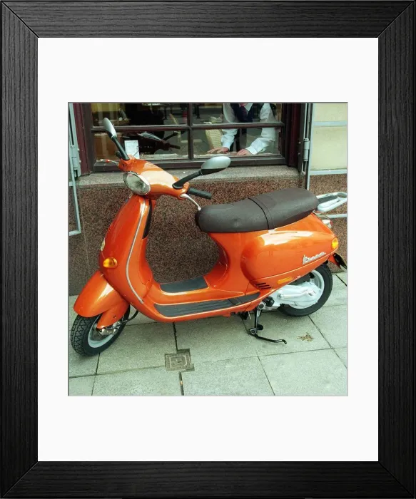 Framed Print : VESPA SCOOTER PICTURED AT THE ITALIAN CENTRE Framed Print : VESPA SCOOTER PICTURED AT THE ITALIAN CENTRE