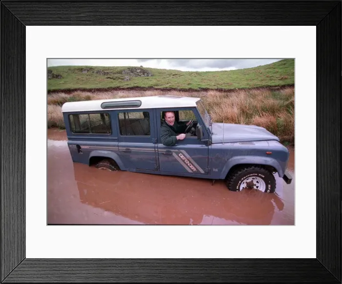 Framed Print : 4X4 OFF ROAD INSTRUCTION FOR ROAD RECORD LAND ROVER DEFENDER WADING THROUGH RIVER