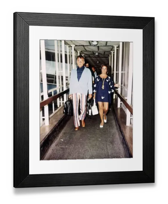: Richard Burton Actor with Elizabeth Taylor at London Airport dbase msi : Richard Burton Actor with Elizabeth Taylor at London Airport dbase msi