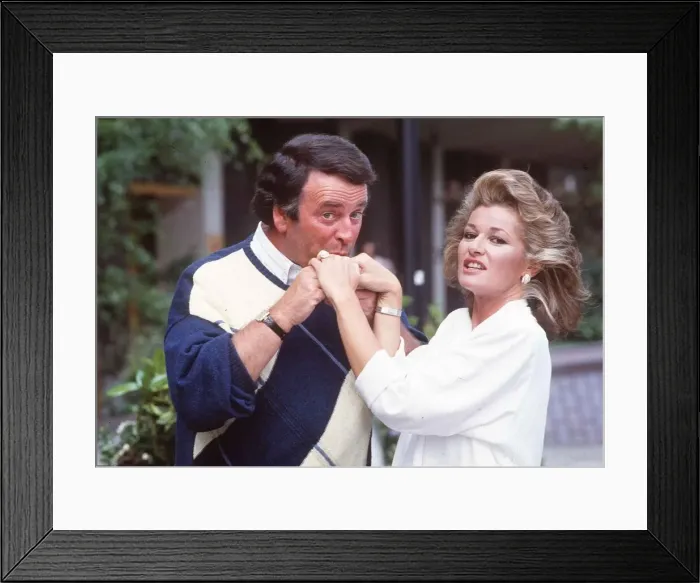 Framed Print : Stephanie Beecham actress with Terry Wogan - June 1986 dbase MSI Framed Print : Stephanie Beecham actress with Terry Wogan - June 1986 dbase MSI