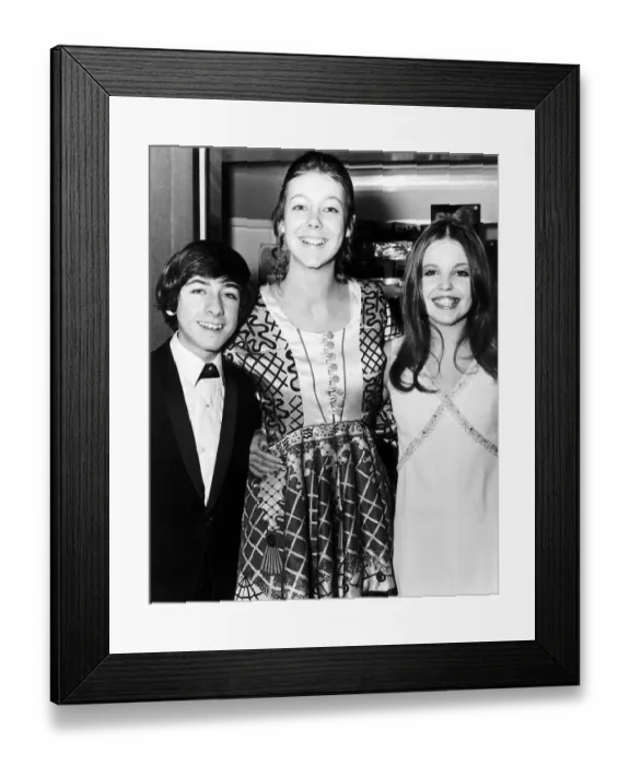 Framed Print : Jenny Agutter, Gary Warren and Sally Thomsett - December 1970 At the premiere of Framed Print : Jenny Agutter, Gary Warren and Sally Thomsett - December 1970 At the premiere of