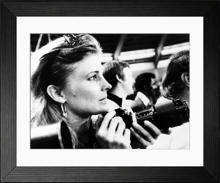 Framed Print : Candice Bergen actress cameragirl - May 1976 photographing Muhammad Ali in Framed Print : Candice Bergen actress cameragirl - May 1976 photographing Muhammad Ali in