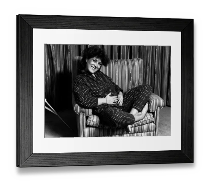 Framed Print : Lynda Bellingham on screen Oxo mum is expecting their second child in April Framed Print : Lynda Bellingham on screen Oxo mum is expecting their second child in April