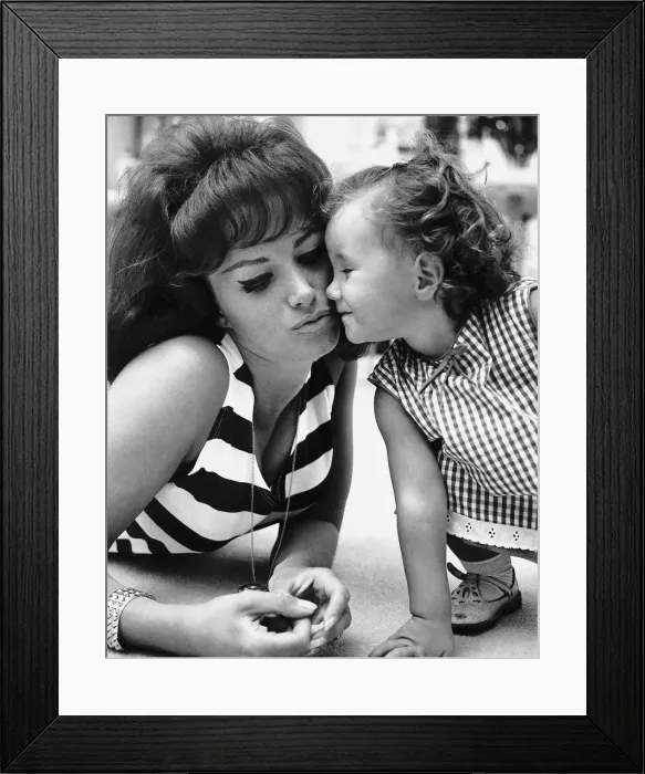 Framed Print : Jackie Collins Actress and Writer playing with her daughter Tracey Collins dbase Framed Print : Jackie Collins Actress and Writer playing with her daughter Tracey Collins dbase