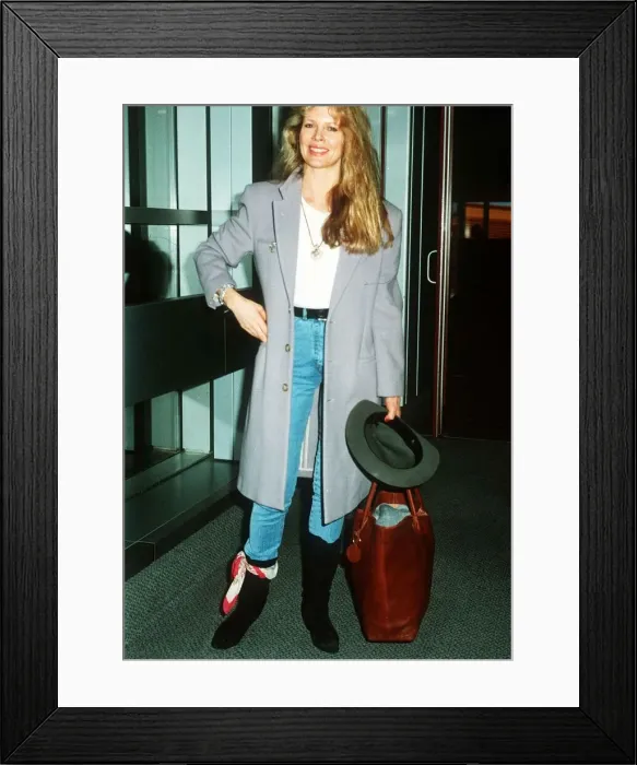 Framed Print : Kim Basinger American actress at Heathrow Airport December 1988 dbase msi Framed Print : Kim Basinger American actress at Heathrow Airport December 1988 dbase msi