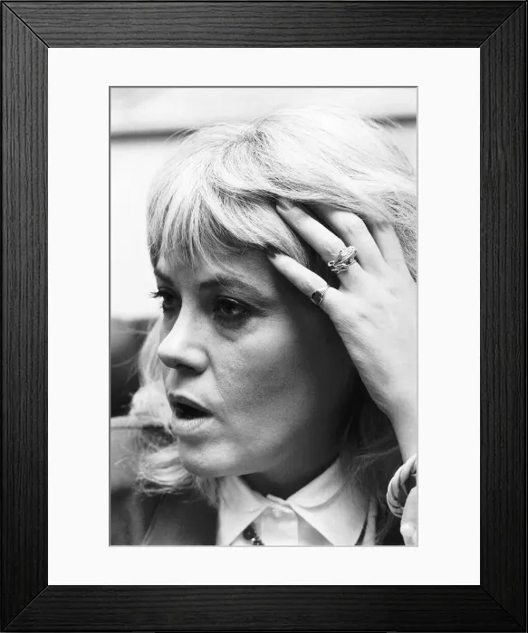 Framed Print : Wendy Richard Actress in distress - December 1985 Dbase MSI Framed Print : Wendy Richard Actress in distress - December 1985 Dbase MSI