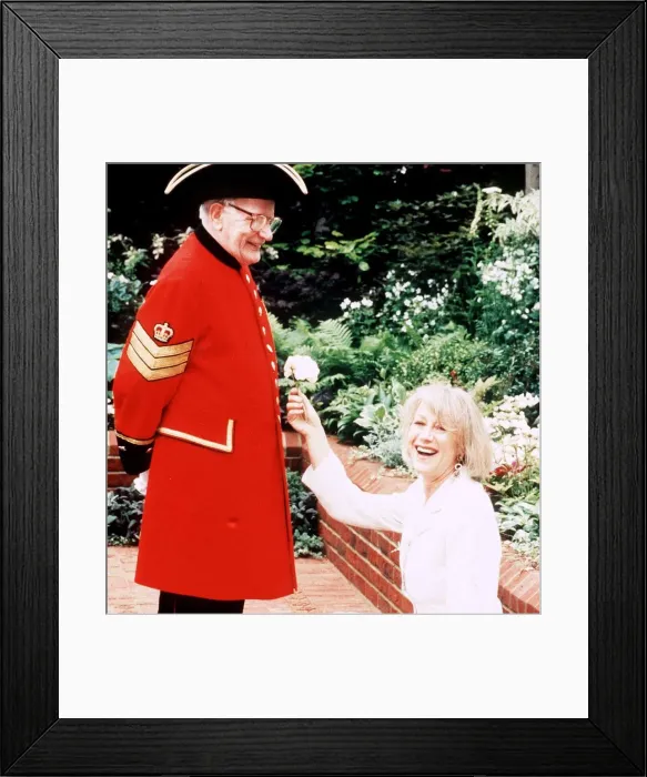 Framed Print : Actress Helen Mirren May 1994 at the Chelsea Flower show with a pensioner Framed Print : Actress Helen Mirren May 1994 at the Chelsea Flower show with a pensioner