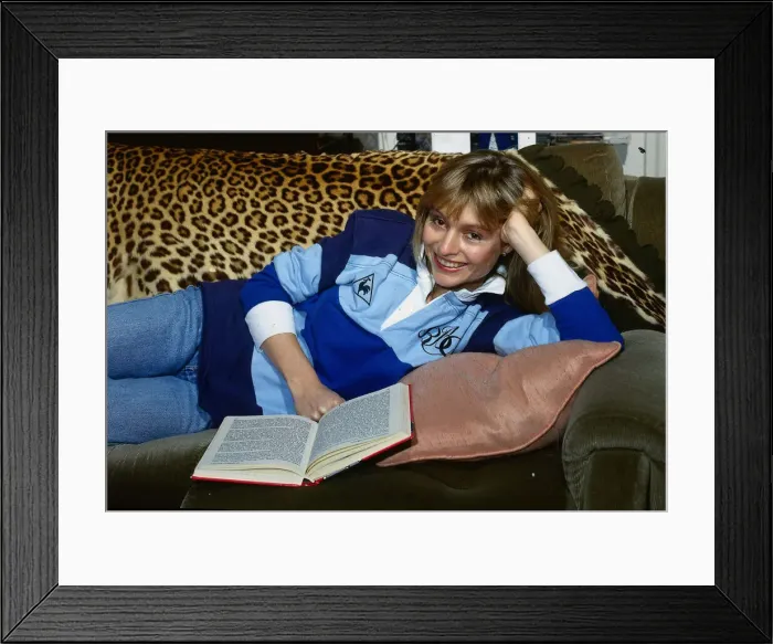 Framed Print : Louise Welsh at home reading a book January 1989 A©mirrorpix