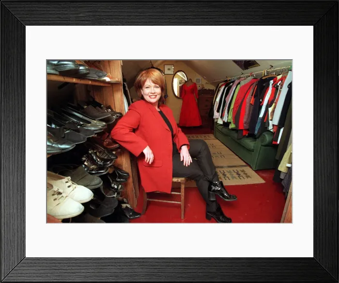 Framed Print : Viv Lumsden at home Property feature A©mirrorpix Framed Print : Viv Lumsden at home Property feature A©mirrorpix