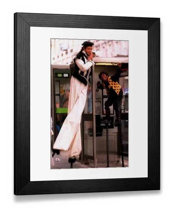 Framed Print : Street performers Ben Meghreblian and Mohammed Eisa at the Edinburgh Festival August 1994