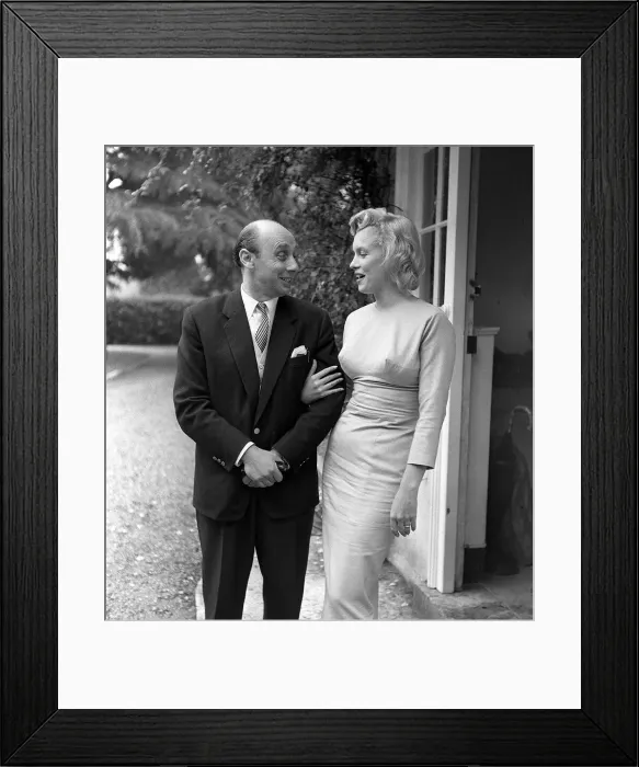 Framed Print : Marilyn Monroe with Donald Zec Mirror writer June 1956. for Mirror Feature Framed Print : Marilyn Monroe with Donald Zec Mirror writer June 1956. for Mirror Feature