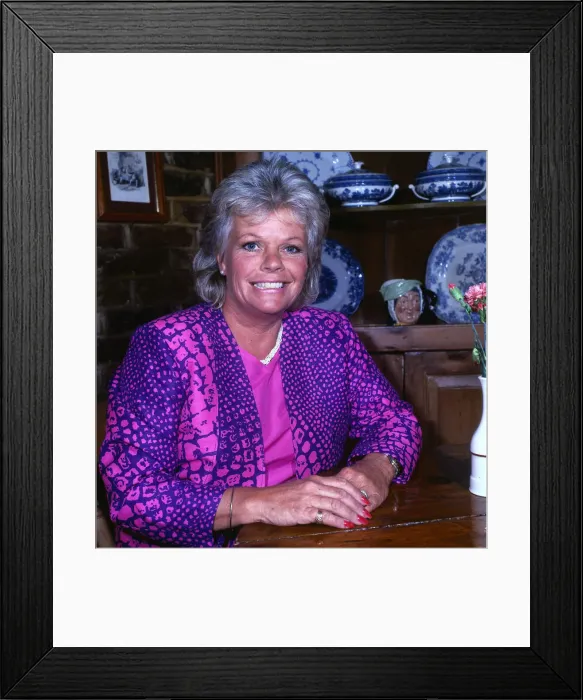 Framed Print : Judith Chalmers at home November 1987 A©mirrorpix Framed Print : Judith Chalmers at home November 1987 A©mirrorpix