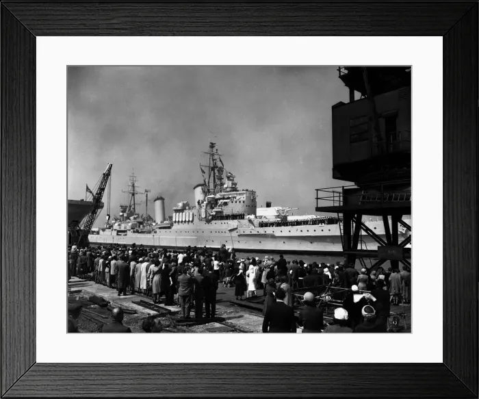 Framed Print : The Cruiser HMS Glasgow which served in World War 2 and the Suez Crisis is pictured Framed Print : The Cruiser HMS Glasgow which served in World War 2 and the Suez Crisis is pictured