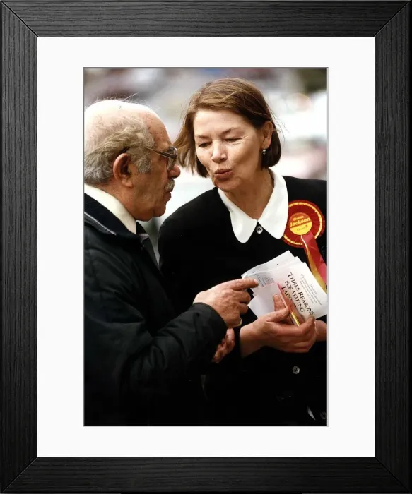 Framed Print : Glenda Jackson actress Labour MP for Hampstead campaigning for an election Framed Print : Glenda Jackson actress Labour MP for Hampstead campaigning for an election