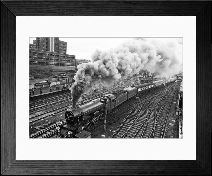 Framed Print : The Flying Scotsman leaving Kings Cross for the very last time. It travels to Edinburgh