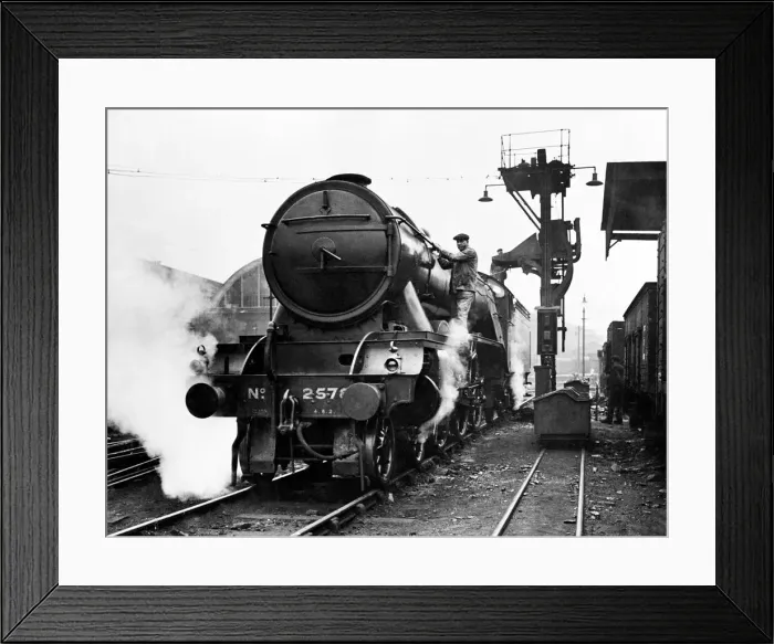 Framed Print : Electric coaling installation and inspection pit at Kings Cross Station Framed Print : Electric coaling installation and inspection pit at Kings Cross Station