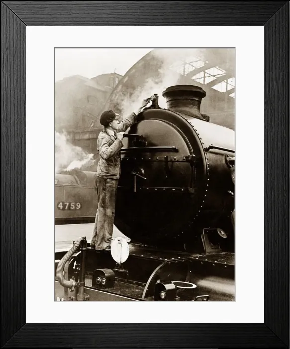 Framed Print : One of the new Merchant Navy Class Engines having its front lamp cleaned by the engine