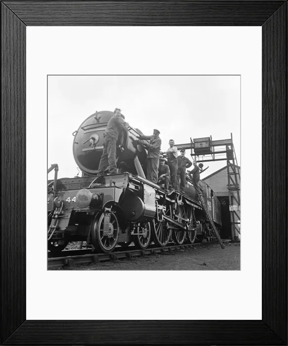 Framed Print : Mr Alan Pegler and his crew of volunteers pictured cleaning The Flying Scotsman Engine Framed Print : Mr Alan Pegler and his crew of volunteers pictured cleaning The Flying Scotsman Engine